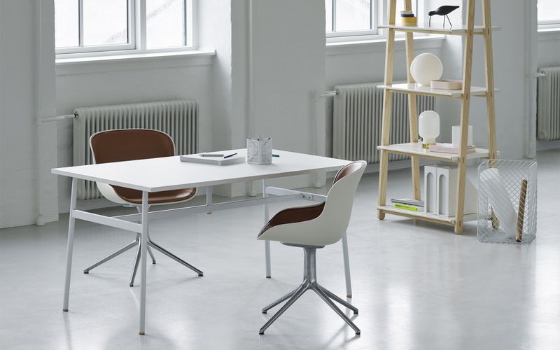 Normann Copenhagen Hyg Chair Swivel 4L Alu White, Hvit stol
