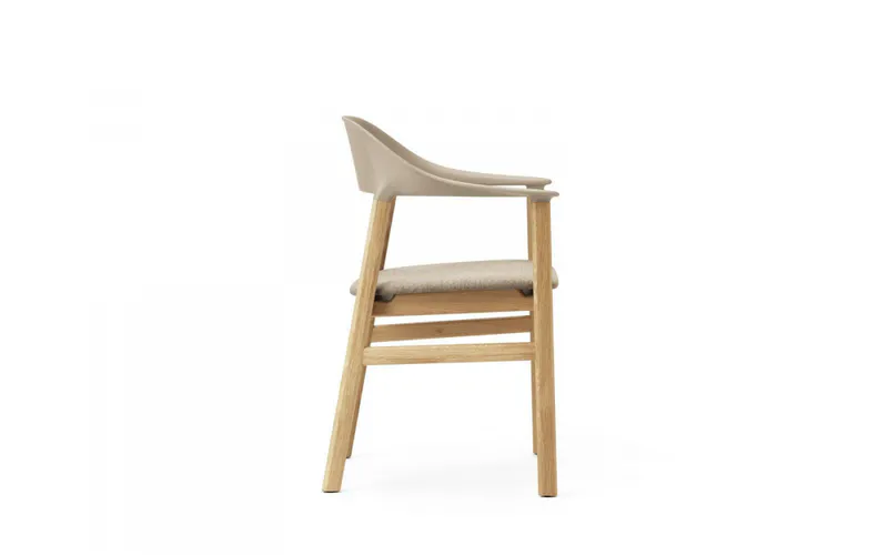 Normann Copenhagen Herit Armchair, Polstret Synergy Sand Oak