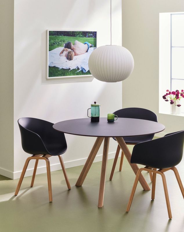 HAY CPH20 Ø 120 cm table Black Linoleum WB lakk oak Spisebord fra