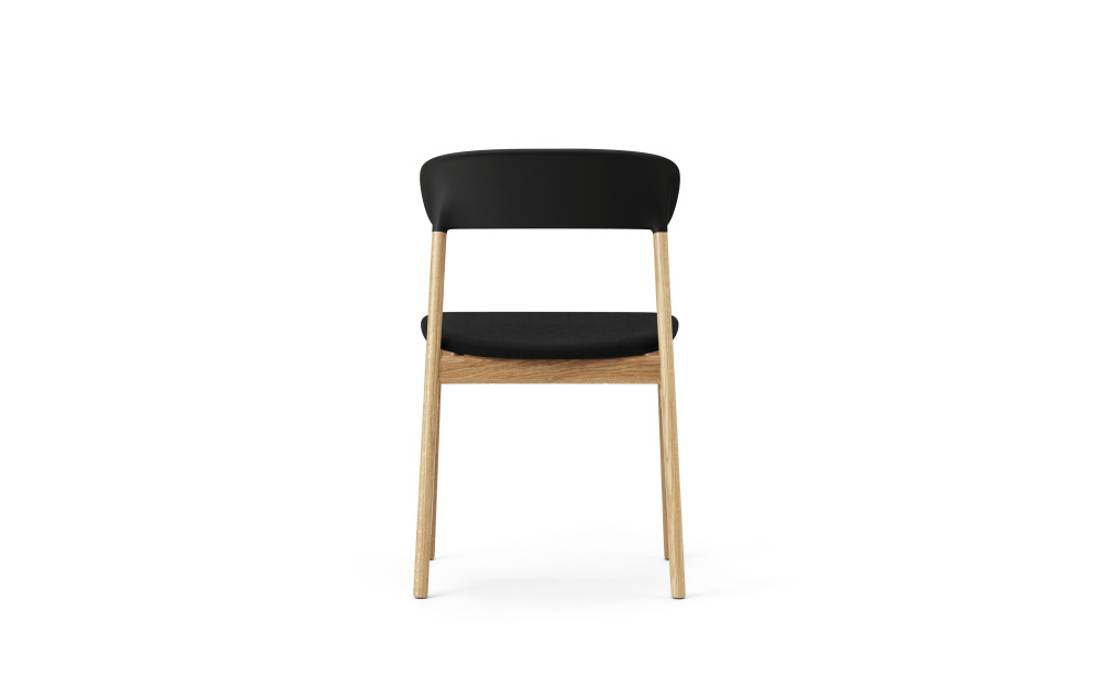 Normann Copenhagen Herit Chair, Polstret Synergy Black Oak Stol