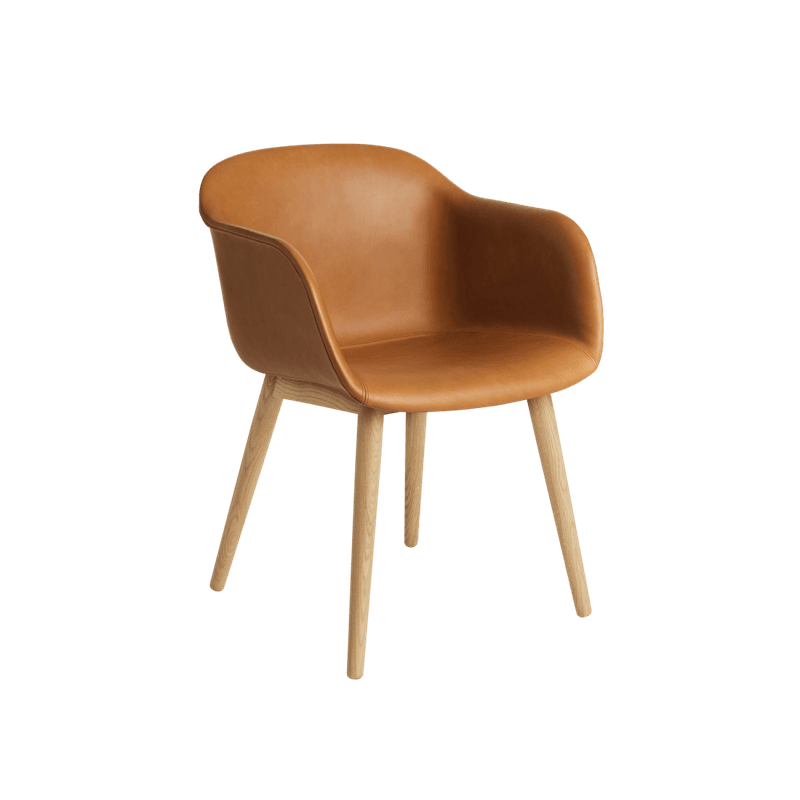 Muuto Fiber Armchair Wood Base Refine leather cognac oak Skinn Spisestol med armlener