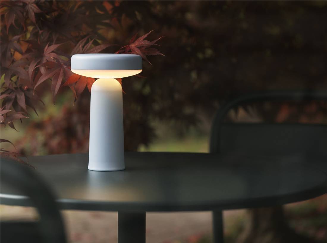  Muuto Ease Portable Lamp Light Blue, Lys Blå lampe utendørs