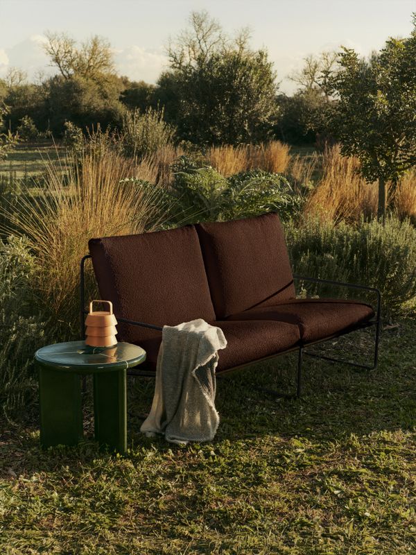 Ferm Living Desert sofa 2-seater - Pure Bouclé - Black Chestnut Kastanje farget Utesofa