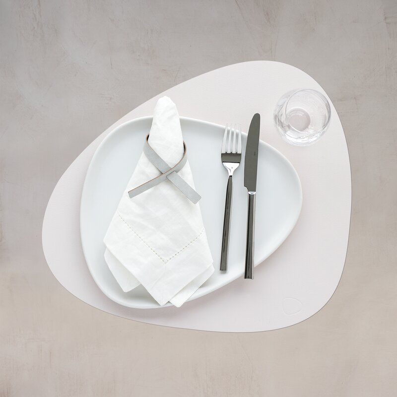 LindDNA Table Mat Curve L Nupo Soft Nude 37 x 44 cm Spisebrikke Bordbrikke