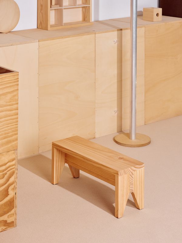 HAY Manolito Stool Long Natural L 60 cm, furu stol, krakk, sidebord, trinn