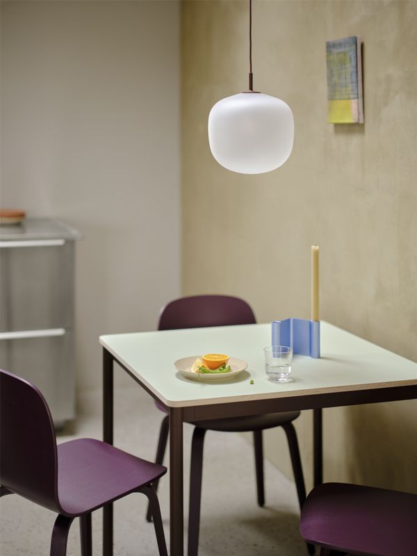 Muuto Visu Chair Wood Base Dark Plum Spisestol stol