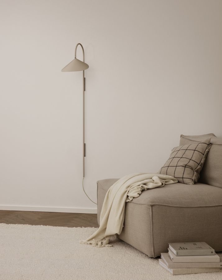 Ferm Living Arum Swivel wall lamp tall 127 cm Cashmere vegglampe